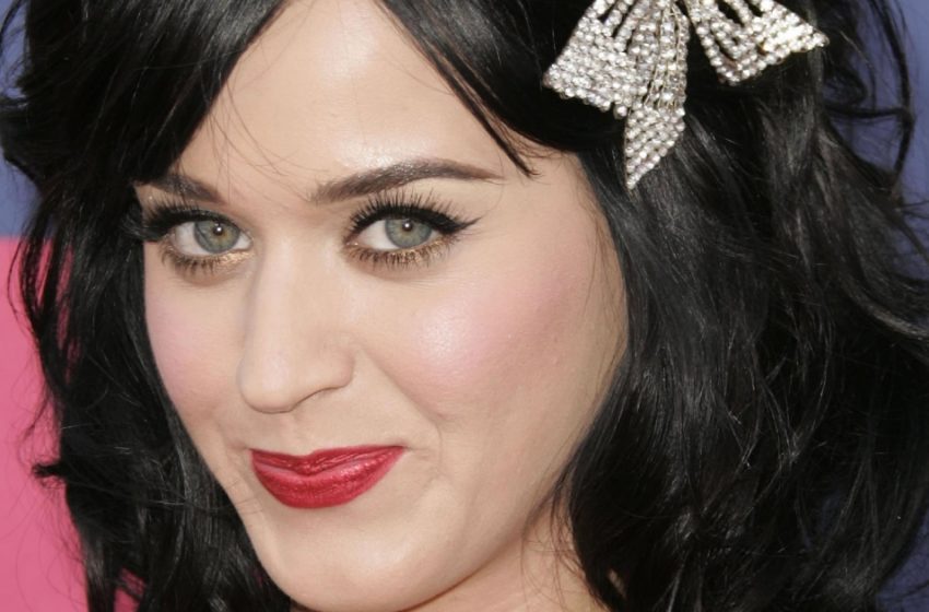  “Looking 10 Years Younger”: Katy Perry Showed Off Her Slim Figure In a Mesh Dress!