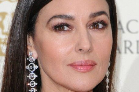 “Drives Everyone Crazy”: 59-Year-Old Monica Bellucci Starred In a Candid Photo Shoot, Showing Off Her Seductive Forms!