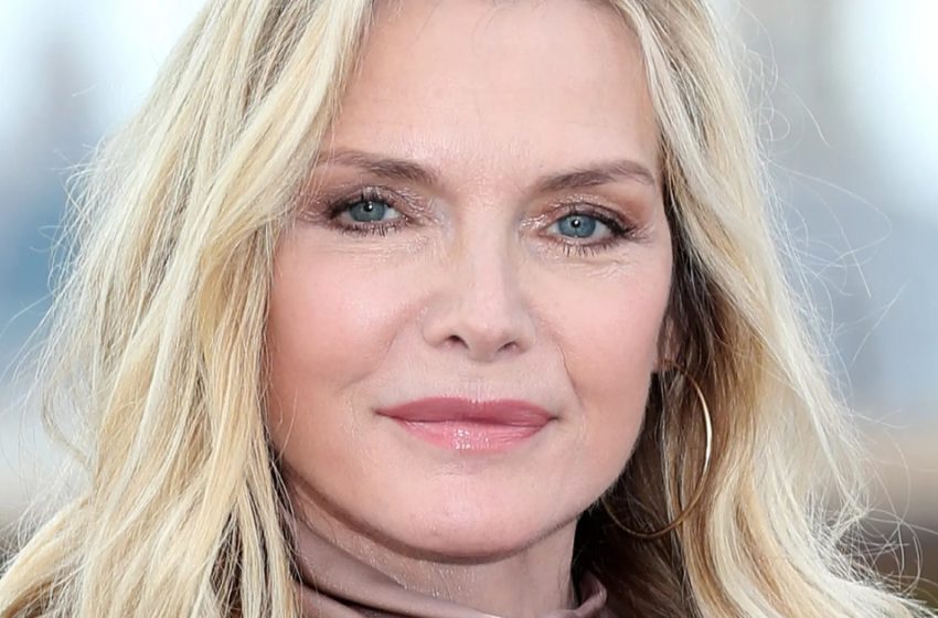  “So Natural And Attractive”: 65-Year-Old Michelle Pfeiffer Surprised Fans With Her New Makeup-Free Selfie!