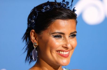 “What Curvy Shapes”: Plump Nelly Furtado Is Not Ashamed Of Showing Her Curves On The Stage!