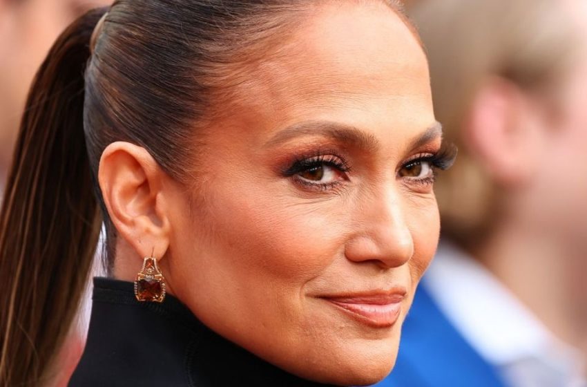  “Finally, We Saw Her Unfiltered Face”: Fans Showered Jennifer Lopez’s Recent Photos With Mocking Comments!