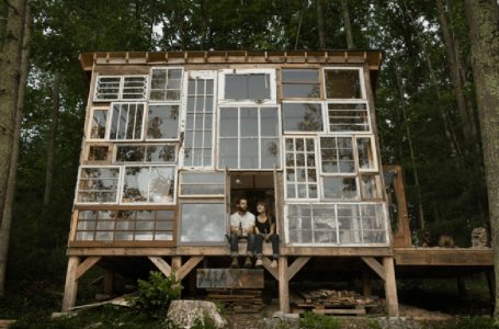 “Such a Creative Solution for Building a House”: A Couple Built a Unique House From Window Frames In The Forest!