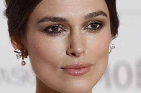 “The Paparazzi Were At The Exact Place At The Exact Time”: Keira Knightley Was Captured Without Makeup Walking Around The City With Her Daughter!