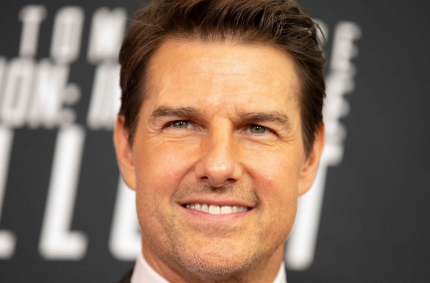  Tom Cruise’s Topless Photo Caused Lots Of Buzz On The Net: Fans Are Stunned by His Flabby Belly!