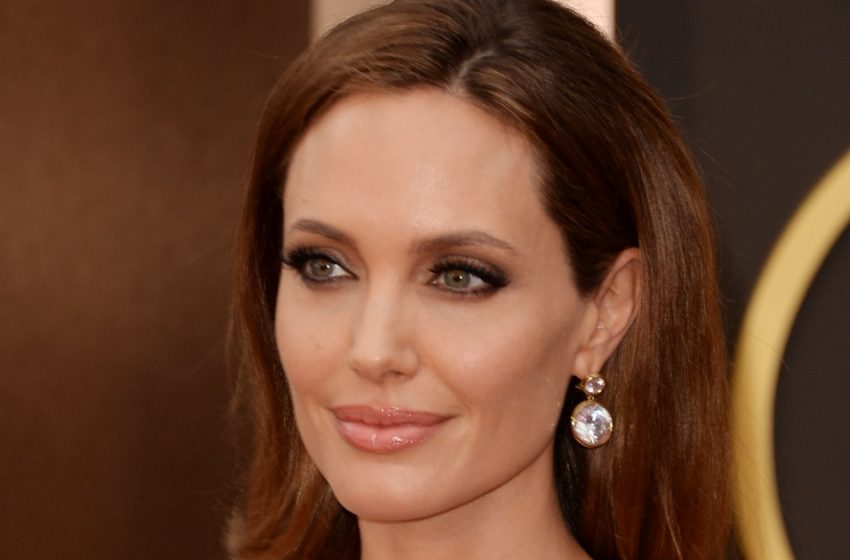  “Doesn’t Look Like Her Star Dad At All”: Angelina Jolie Made a Rare Appearance With Her Youngest Daughter!