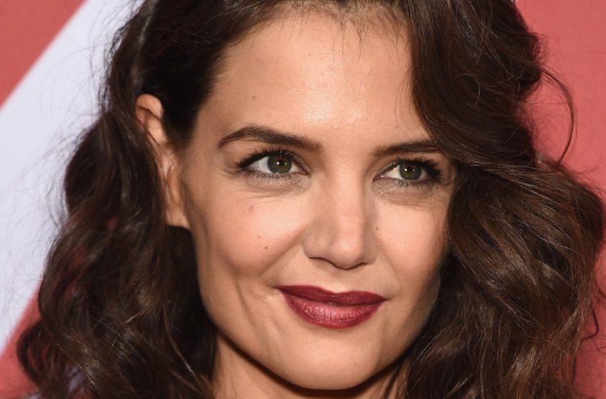  “Mom And Daughter Are Like Two Peas In a Pod”: Katie Holmes And Her 18-Year-Old Daughter Were Captured By The Paparazzi In New York!