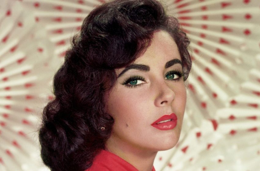  “A Legendary Beauty With Violet Eyes”: Rare Youth Photos Of The Famous Hollywood Star, Elizabeth Taylor!