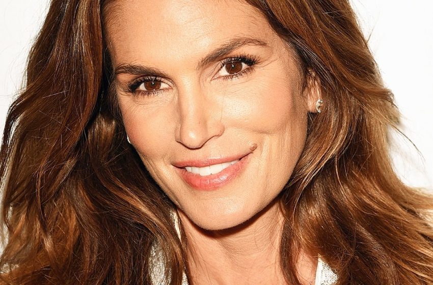  “Like Mom, Like Daughter”: Cindy Crawford Published Archive Photos With Her Beautiful Daughter!