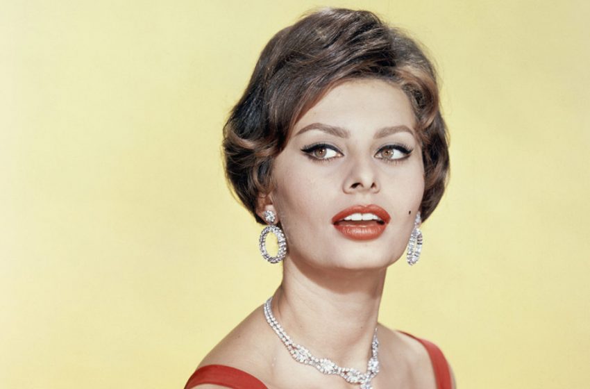  “The Star Limps And Uses a Cane To Walk”: What Does 89-Year-Old Sophia Loren Look Like Now Without Makeup And Filters?