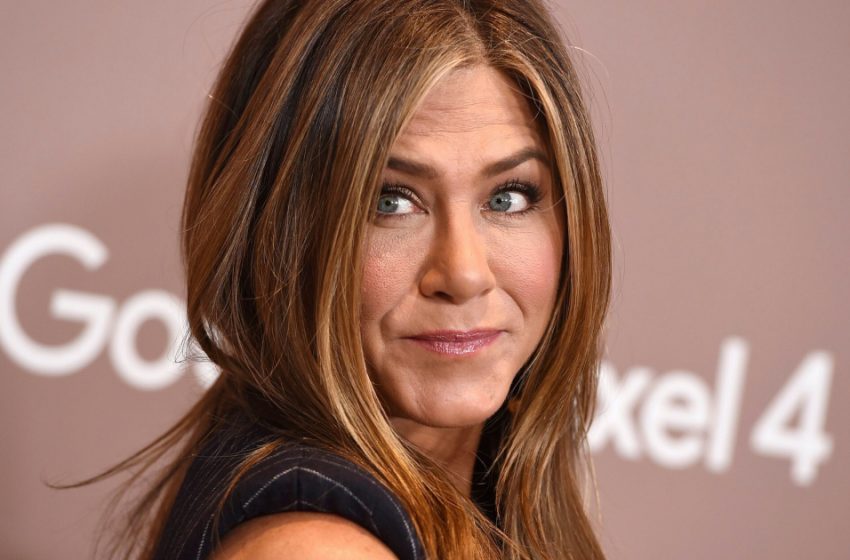  “You’re Not Pretty. You Inherited Your Dad’s Ugly Features”: Why Did Aniston Hate Her Own Mother?