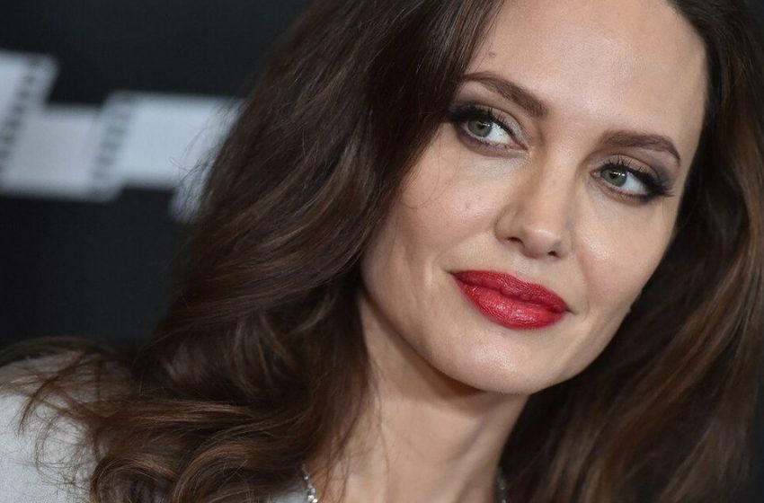  “Blonde Doesn’t Suit The Star – Too Skinny And Too Pale”: Angelina Jolie’s New Haircolour Was Criticized On The Net!