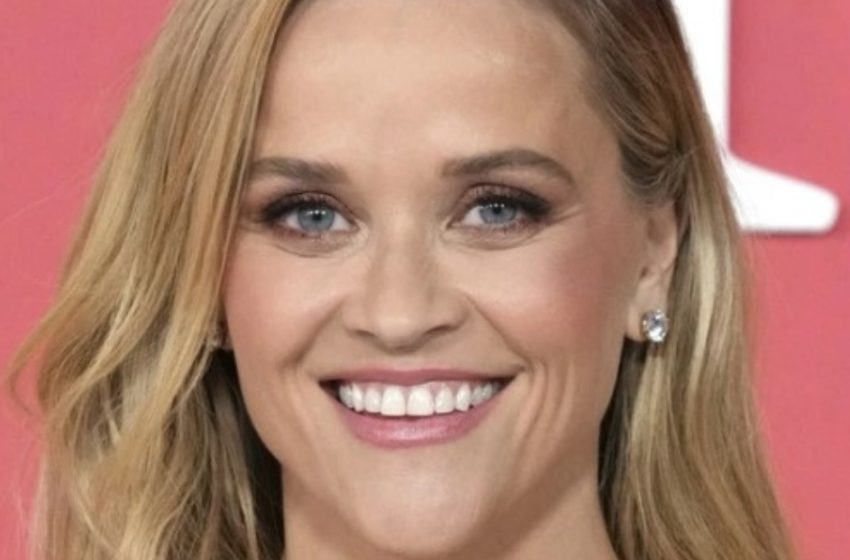  Reese Witherspoon Wore a Spicy Black Swimsuit on Vacation, Revealing a Surprising Detail: Only a Few Noticed It!