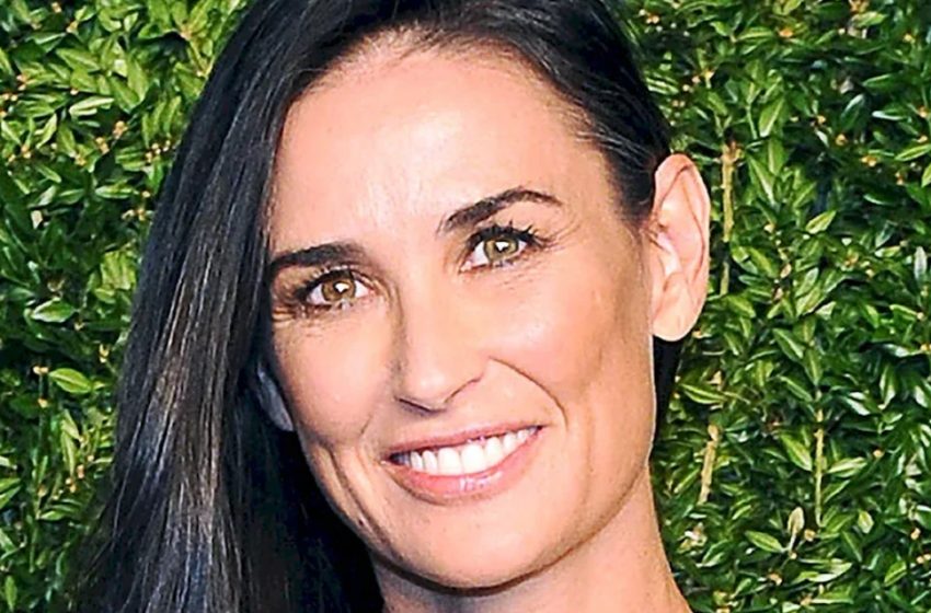  “Looks Much Younger Than Her Age”: Subscribers Are Delighted With The New Photo Of Demi Moore With Her Granddaughter!