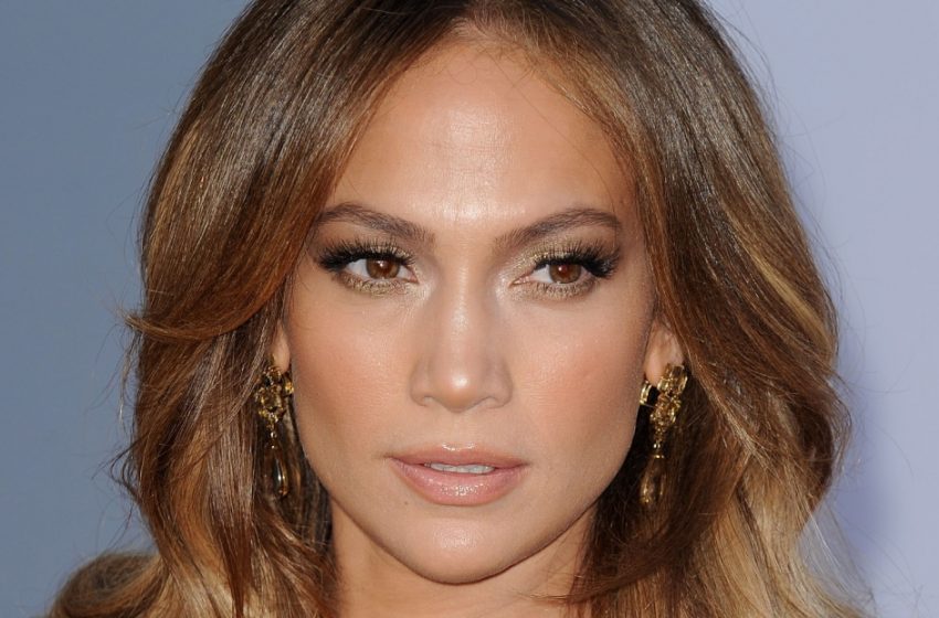  “Now They Look Quite Different”: Jennifer Lopez Shared New Photos of Her Twins!