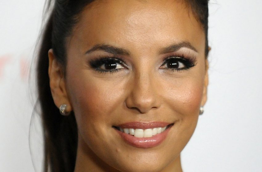  5 Confident Beach Photos of Eva Longoria: Why Men Can’t Get Enough!