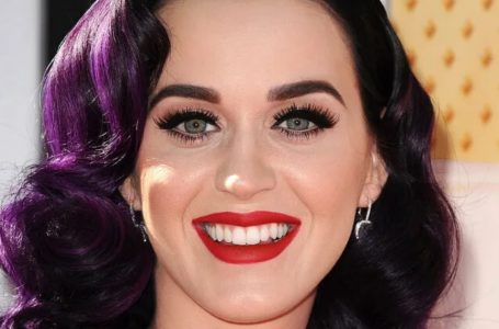 A New Queen Of “Bold Looks”: Katy Perry Appeared In Public In a Fur Coat On Her Naked Body!