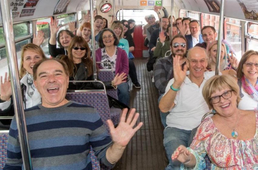  A Black Guy Gives Up His Seat for a Pregnant Woman, But an Elderly Lady Takes It Instead: His Response Leaves the Entire Bus Laughing!