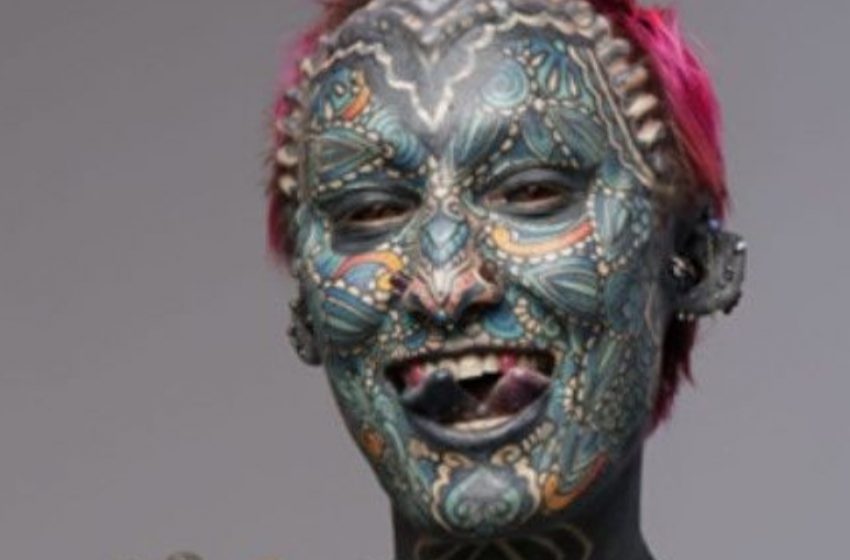  “World Record”: Woman with 99.8% of Her Body Covered in Tattoos Enters Guinness Book