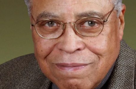 “James Earl Jones’ Only Son, at 42, Stuns Fans with His Remarkable Resemblance to His Father”: What Does He Look Like Now?