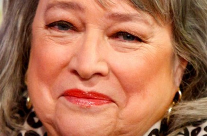  Kathy Bates, 76, Shocks Fans with Her Unrecognizably Skinny Look: What Does She Look Like Now?