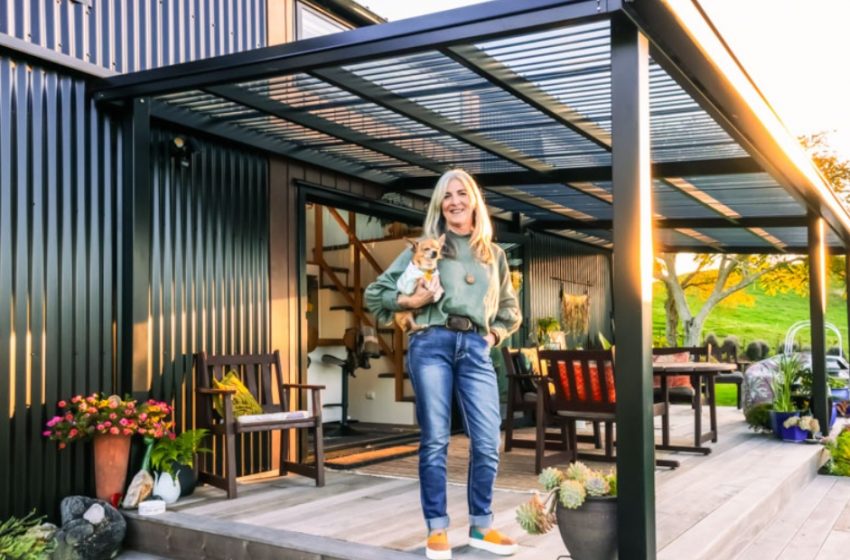  “Living Her Best Life”: How This Woman Created Her Dream Home on Her Own and Found Freedom in the Most Spectacular Tiny House