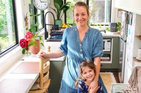 “Facing the Loss of Her Apartment, She Created a Dream Home for Herself and Her Daughter”: You Won’t Believe What the Outside Looks Like!