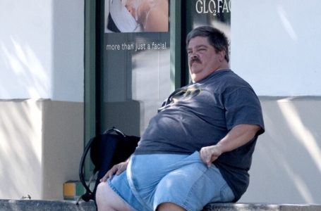 “From a Hollywood Star Into a Homeless”: Street Photos Of Fat And Poor Brolin Surprised Everyone!