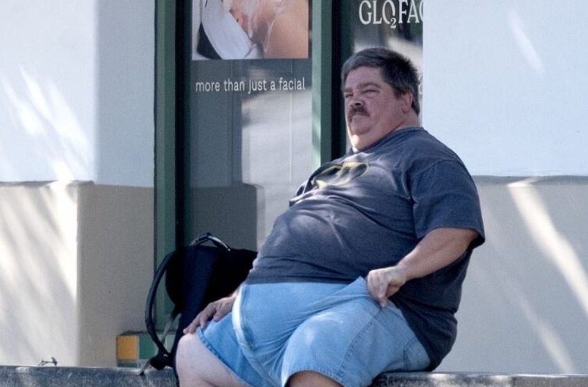  “From a Hollywood Star Into a Homeless”: Street Photos Of Fat And Poor Brolin Surprised Everyone!