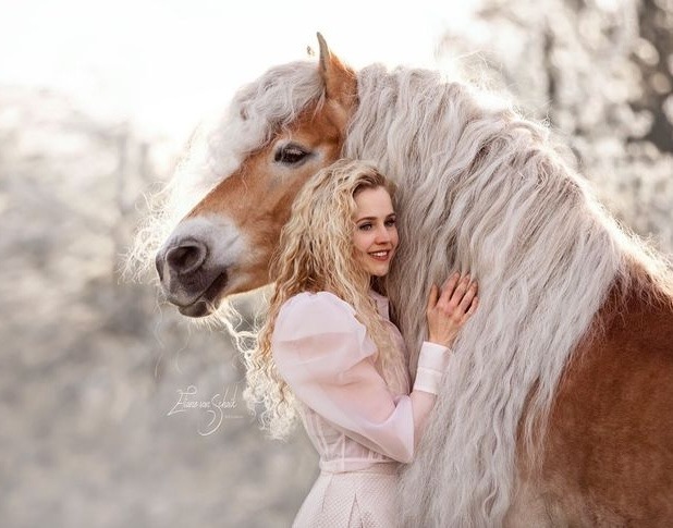  “Magical Photoshoot”: Woman and Her Horse Look Like Fairy Tale Twins!