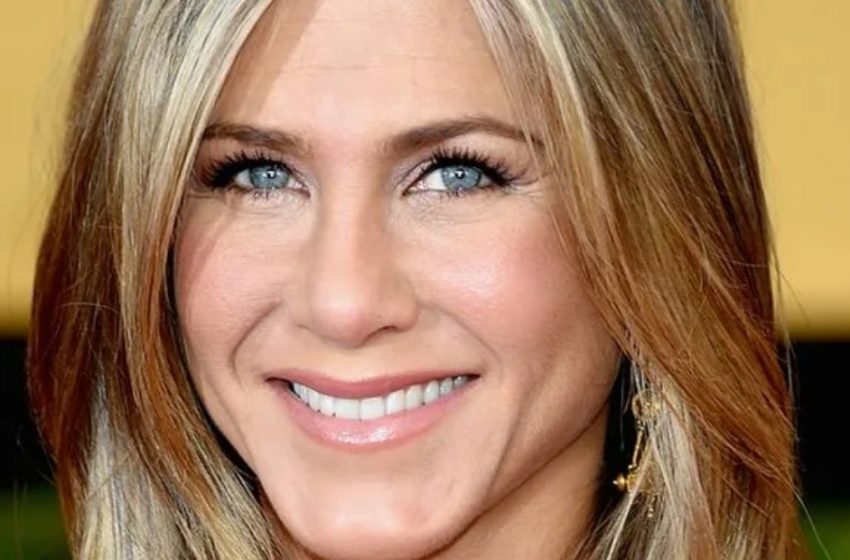  “Is Jennifer Aniston in a Romance?”: Paparazzi ‘Caught’ Her with a New Boyfriend Leaving a Restaurant—Who Is He?