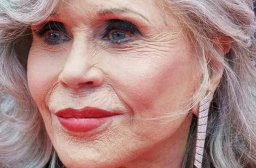  “Once One of Hollywood’s Most Beautiful Actresses”: Numerous Cosmetic Procedures Have Made Her Unrecognizable – Who Is She?