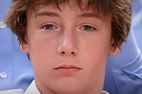 This 13-Year-Old Boy Lost His Star Mom In an Accident And Later Took Her Last Name, Despite Looking Just Like His Dad: Now He Is a Famous Actor!