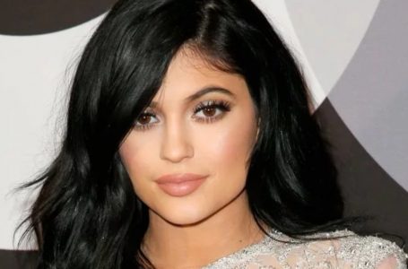 “She Was Basically Naked”: Kylie Jenner’s New Red Carpet Look Was Criticized On The Net!