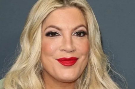 “Tori Spelling, 51, Flaunts Her Flat Stomach in a Black Crop Top!”: What Does She Look Like?