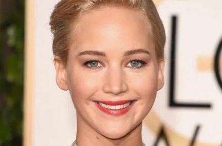 “Jennifer Lawrence Shows Off Baby Bump: Spotted by Paparazzi for the First Time!” – What Does She Look Like Now?