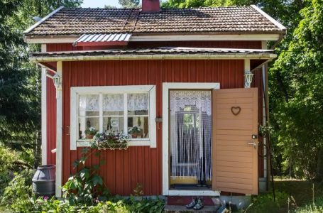 A Woman Transformed a 215 sq ft Dacha Into an Amazing Summer House: Check What Is Inside!