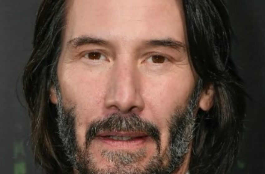  Fans Notice Keanu Reeves, 60, ‘Doesn’t Look Happy’ Holding Hands with Longtime Partner, 51, on Date Night