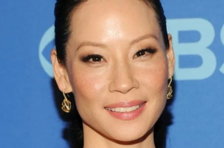 “Truly Looks Half Her Age”: 55-Year-Old Lucy Liu Wows Everyone With Her Vibrant Look In a Chic Strapless Dress!