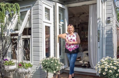 50-Year-Old Woman Turns a Barn Into a Cozy Escape From Her Family: “A Special Place Made On My Own!'”