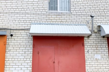 A Man Built His Dream Garage: “You Can Park a Car Here, Or Even Live In It!”