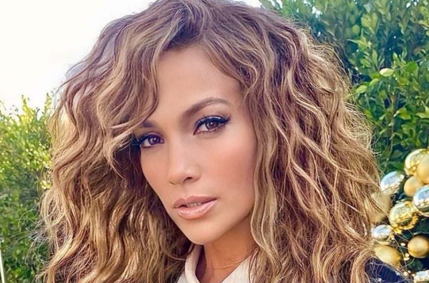  Jennifer Lopez, 55, Faces Backlash Over Bold See-Through Dinner Outfit: What Does She Look Like?