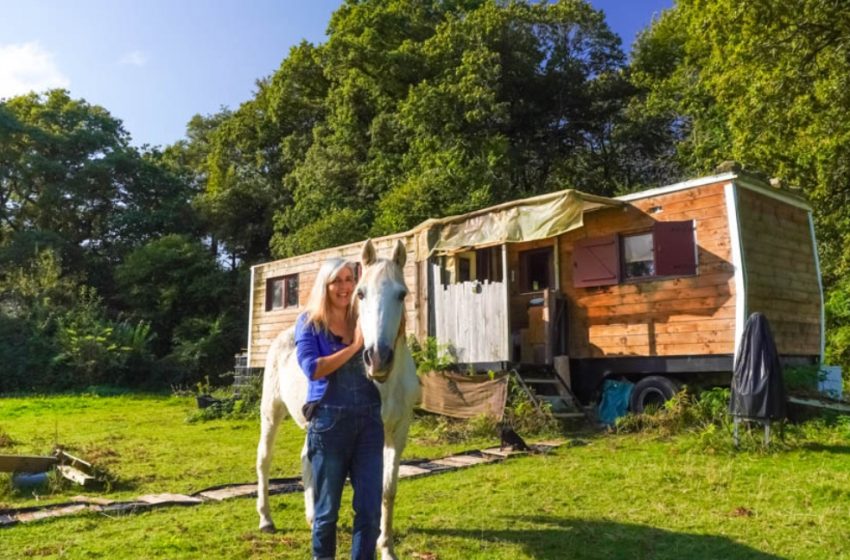  “From Struggles to Freedom”: What Does Her House Look Like Inside?