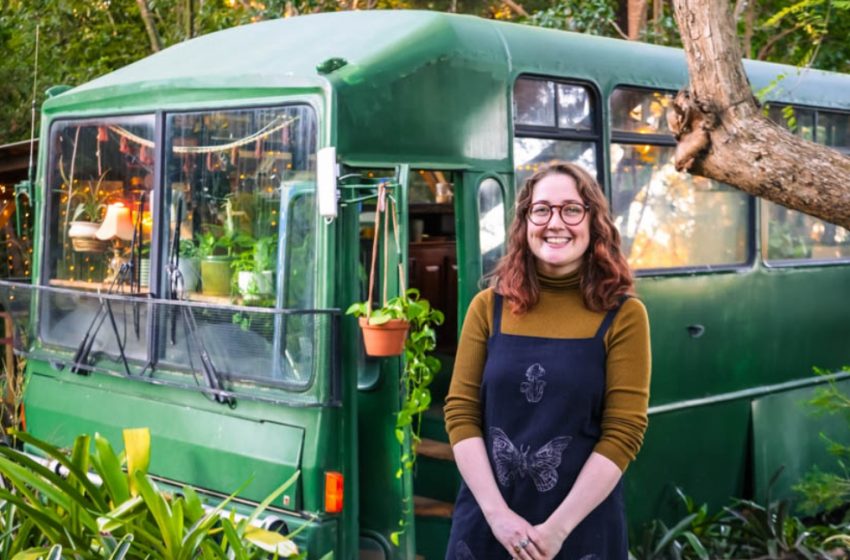  “From Old Bus to Magical Tiny Home”: Young Artist’s Incredible Transformation!