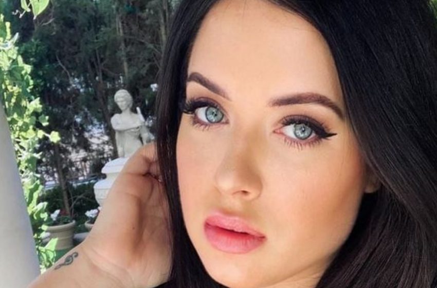  The Doll-Faced Model Stuns Fans With Her Full-Body Photo: “A Masterpiece of Nature!”