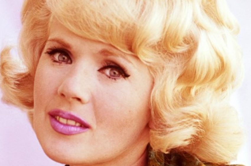  Connie Stevens at 86: Fans Are Amazed by Her Timeless Beauty and Inspiring Strength!