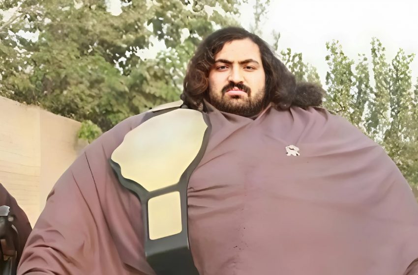  “Big Friendly Giant”: 32-Year-Old Man Weighing Over 880 lbs Has Surprising Demands for a Wife!