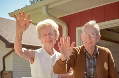 For 27 Years, She Captured Goodbyes: The Emotional Archive of Farewells Between a Daughter and Her Parents!