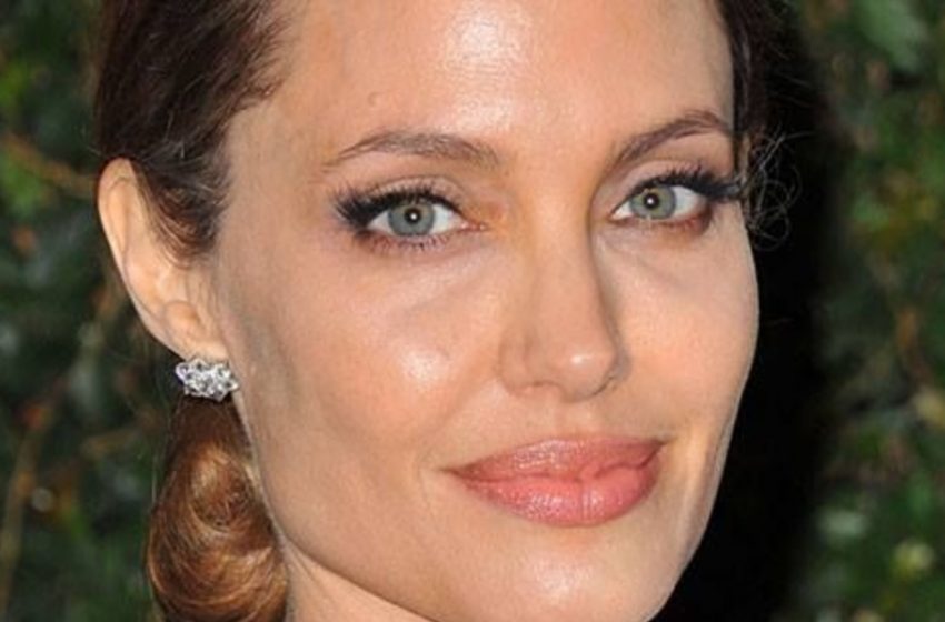  Fans Are Disappointed By New Photos Of Angelina Jolie: “Why Does She Look This Bad?”