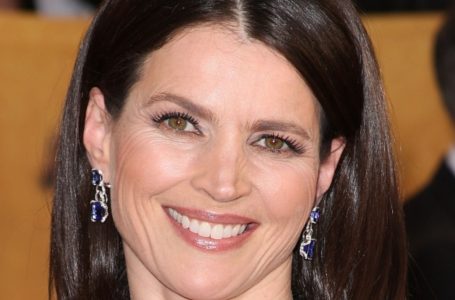 “From Beauty to Unrecognizable”: See What Former Star Julia Ormond Looks Like Now at 59!