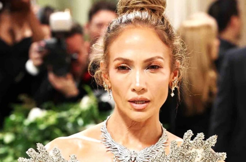  “She Is a Goddess”: Jennifer Lopez, 55, Posed In a String Bikini!